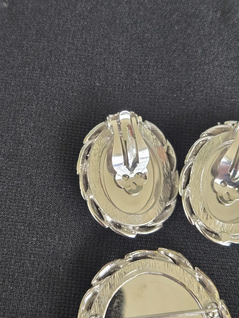 VTG 1960s Whiting & Davis Blue White Silver Floral Cameo & Earring Parure Set